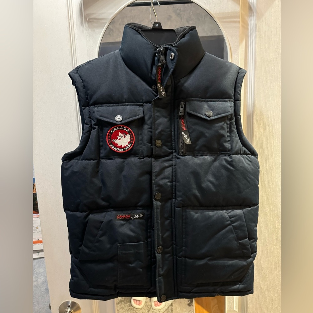 Man’s vest for winter stand up collar, on zipper and snaps, double pockets.
